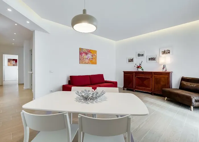 Lovely 3 Close Trastevere Station Apartment Rom