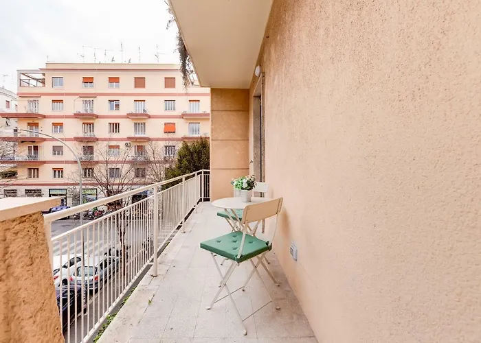 Lovely 3 Close Trastevere Station Apartment *