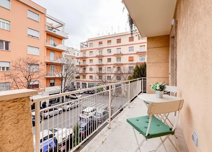 Lovely 3 Close Trastevere Station Apartment *