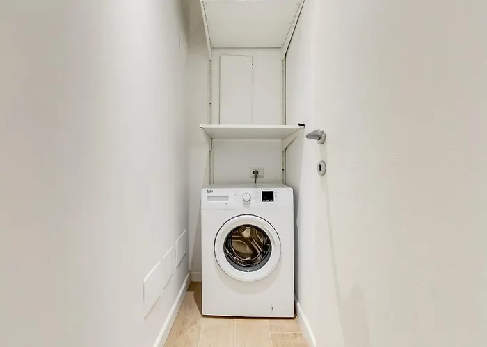 Lovely 3 Close Trastevere Station Apartment Rom